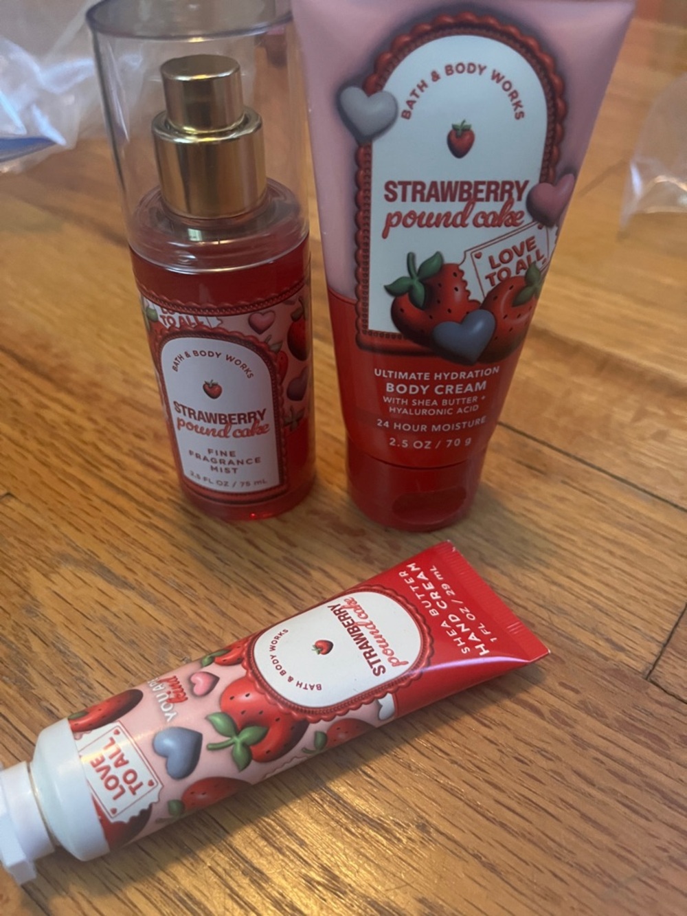 Bath & Body Works Strawberry Pound Cake Gift Set - Price firm